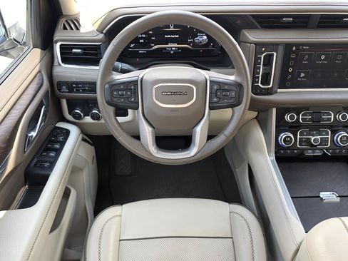 Used 2023 GMC Yukon XL Denali RWD image 12