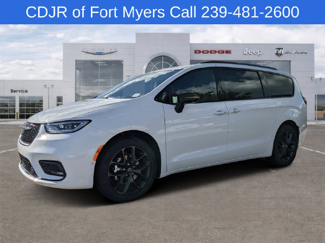 New 2026 Chrysler Pacifica Select FWD image 5