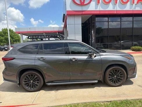 Used 2023 Toyota Highlander XSE image 5