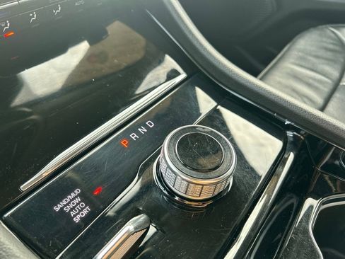 Used 2023 Jeep Grand Cherokee Limited w/ Luxury Tech Group II image 32