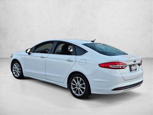 Used 2017 Ford Fusion SE w/ Fusion SE Technology Package image 7