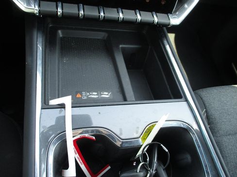 Used 2025 GMC Acadia Elevation image 21