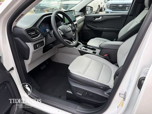 New 2026 Ford Escape SE FWD image 11
