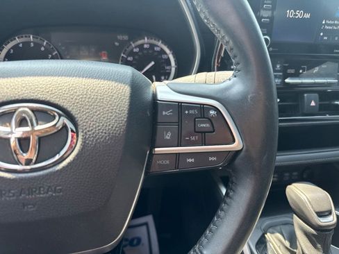 Used 2022 Toyota Highlander XSE AWD/4WD image 24