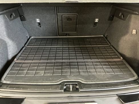 Certified 2023 Volvo XC40 B5 Plus w/ Protection Package Premier AWD/4WD image 28