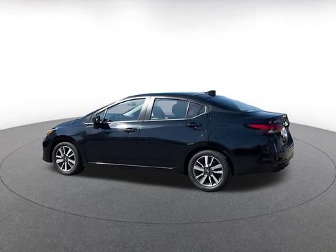 Used 2025 Nissan Versa SV image 9