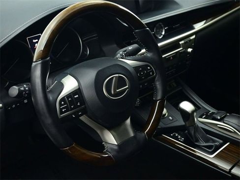 Used 2016 Lexus ES 350 w/ Luxury Package w/Wood Trim image 18
