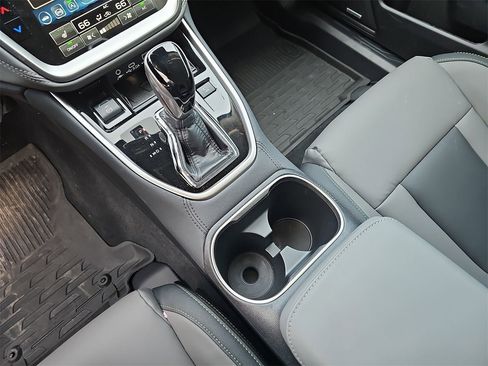 Certified 2025 Subaru Outback Onyx Edition XT image 30