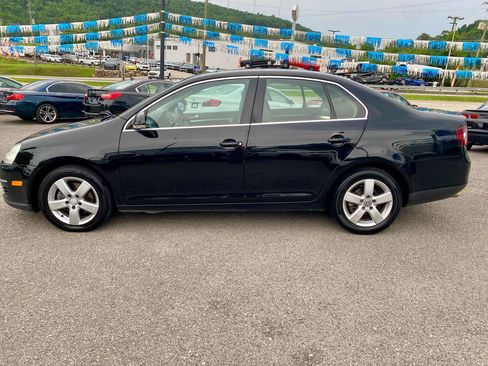 Used 2009 Volkswagen Jetta SE FWD image 4