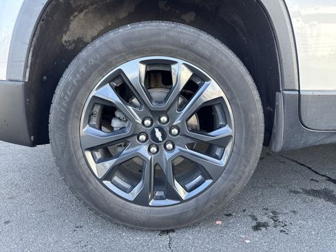 Used 2021 Chevrolet Traverse RS image 32