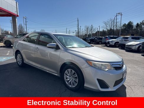 Used 2012 Toyota Camry LE image 9