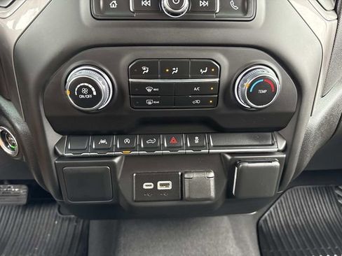 Used 2023 Chevrolet Silverado 1500 Custom image 26