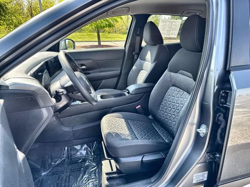 Certified 2025 Nissan Kicks SV AWD/4WD image 11