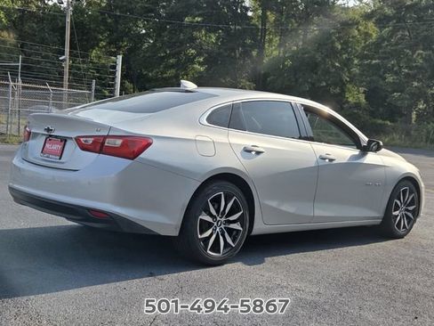 Used 2018 Chevrolet Malibu LT w/ Leather Package FWD image 5