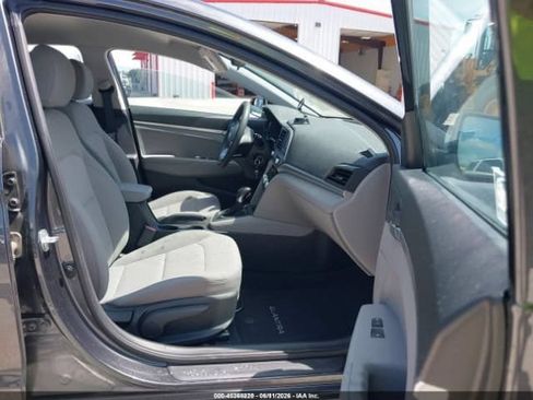 Used 2020 Hyundai Elantra SE FWD image 5