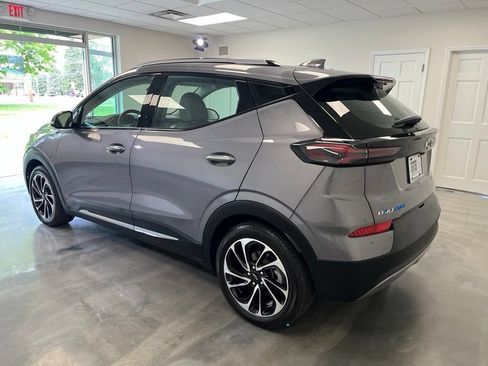 Used 2023 Chevrolet Bolt EUV Premier w/ Super Cruise Package FWD image 3