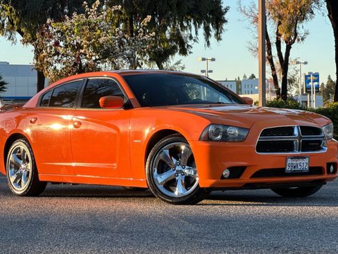 Used 2014 Dodge Charger R/T w/ Wheels & Tunes Group image 2