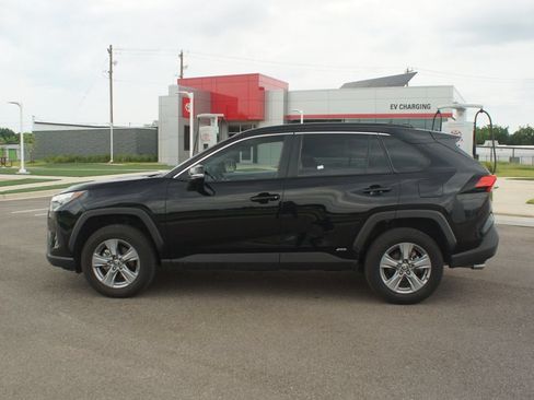 Used 2025 Toyota RAV4 XLE w/ Weather Package AWD/4WD image 13