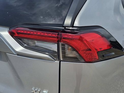 Used 2021 Toyota RAV4 XLE FWD image 9