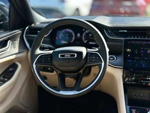 Used 2023 Jeep Grand Cherokee Limited AWD/4WD image 19