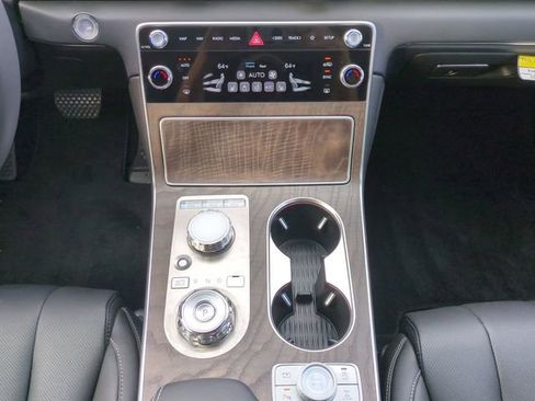 Certified 2025 Genesis GV80 2.5T Select AWD/4WD image 9