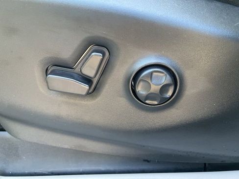 Used 2024 Chrysler Pacifica Limited FWD image 20