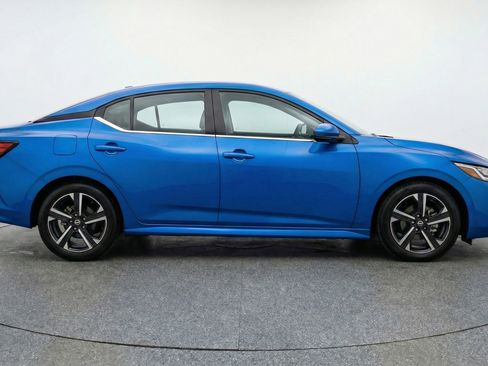Used 2025 Nissan Sentra SV image 11