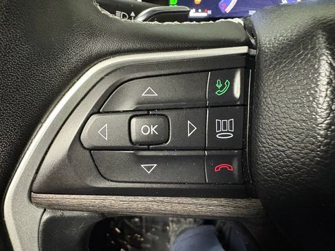 Used 2022 Jeep Grand Cherokee L Limited image 17