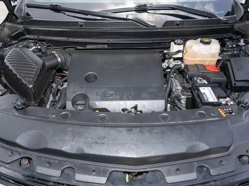 Used 2024 Buick Enclave Essence w/ Technology Package FWD image 38