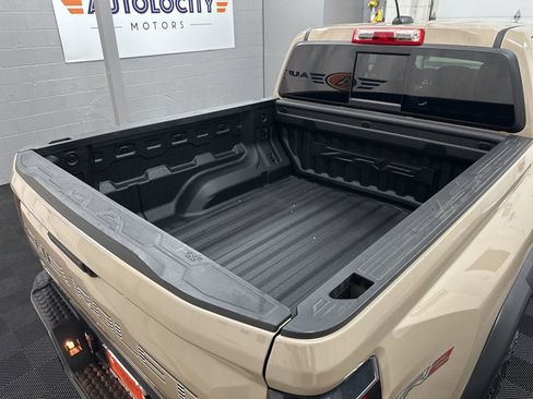 Used 2024 Chevrolet Colorado ZR2 w/ ZR2 Convenience Package III AWD/4WD image 10