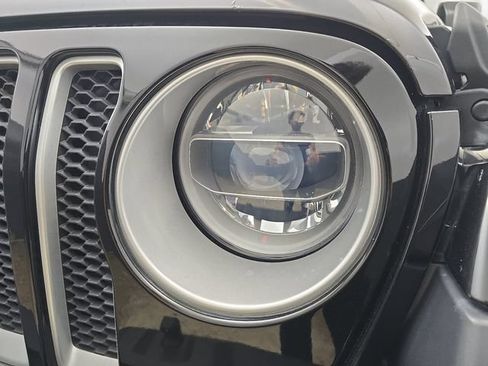 Used 2019 Jeep Wrangler Unlimited Sahara AWD/4WD image 31