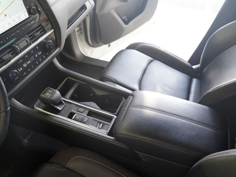 Used 2023 Nissan Pathfinder SL w/ Lighting Package (N92) FWD image 21