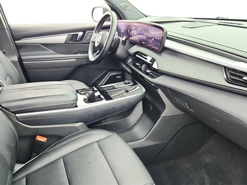 Used 2025 Buick Enclave Preferred image 18