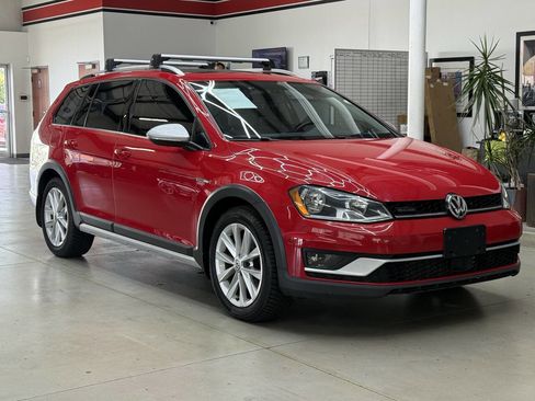 Used 2017 Volkswagen Golf Alltrack SE AWD/4WD image 2