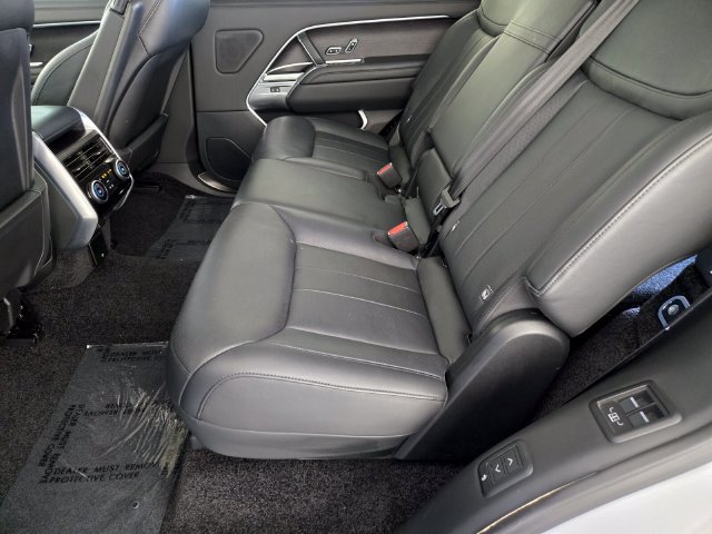 Used 2025 Land Rover Range Rover Long Wheelbase SE AWD/4WD image 5
