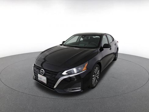 Used 2025 Nissan Altima 2.5 SV FWD image 3