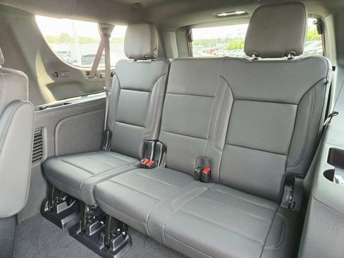 New 2026 Chevrolet Suburban LT w/ Comfort Package AWD/4WD image 13