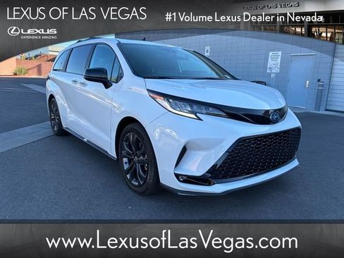 Used 2025 Toyota Sienna XSE w/ XSE Plus Package FWD image 1