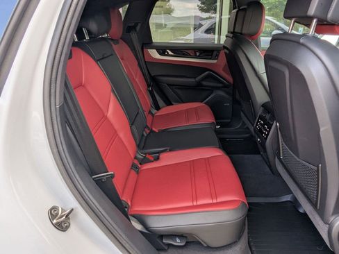 Certified 2025 Porsche Cayenne E-Hybrid AWD/4WD image 22