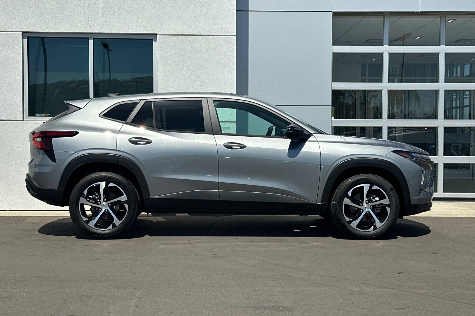 New 2026 Chevrolet Trax RS w/ Sunroof Package FWD image 3