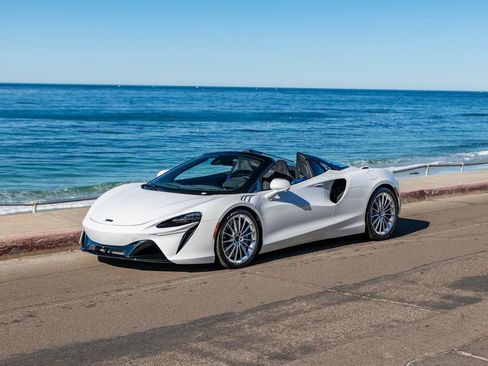 New 2026 McLaren Artura Spider image 1