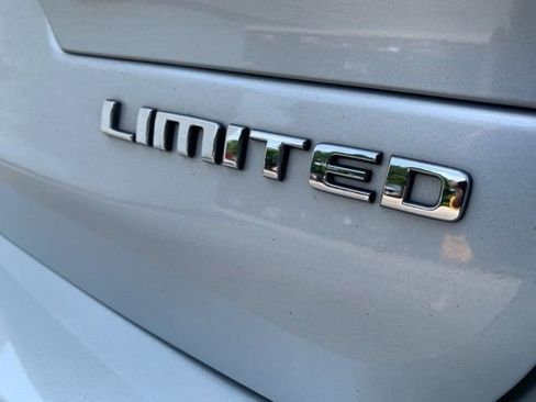 Used 2022 Jeep Grand Cherokee L Limited image 17