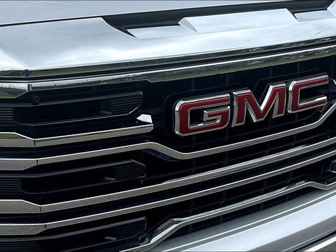 Used 2022 GMC Sierra 1500 SLT w/ X31 Off-Road Package AWD/4WD image 37