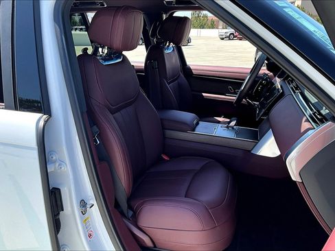 New 2025 Land Rover Range Rover SE image 6