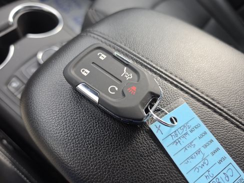 Used 2024 GMC Terrain SLT AWD/4WD image 32