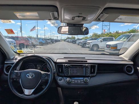 Used 2018 Toyota RAV4 XLE AWD/4WD image 16