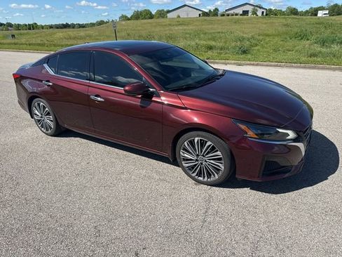 Used 2024 Nissan Altima 2.5 SL FWD image 2