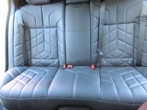 Used 2025 BMW 740i image 41