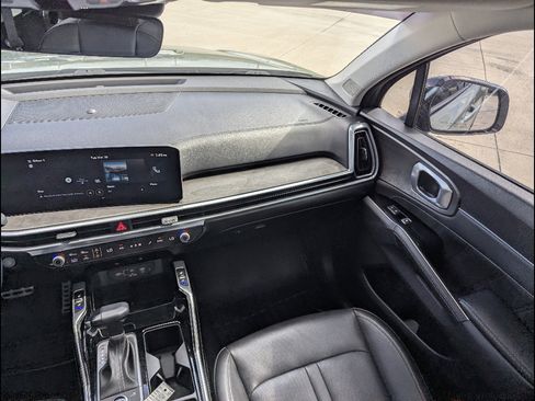 Used 2024 Kia Sorento SX image 28