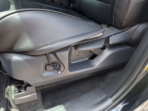 Used 2025 Toyota Tacoma SR5 AWD/4WD image 11